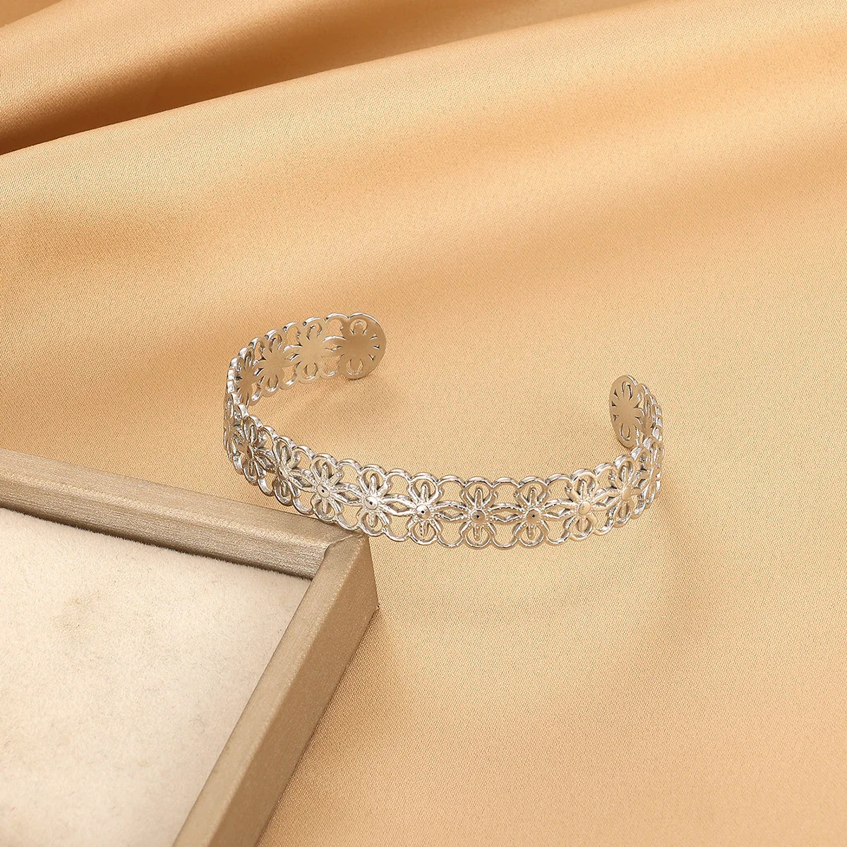Pulseiras Douradas Super Estilosas