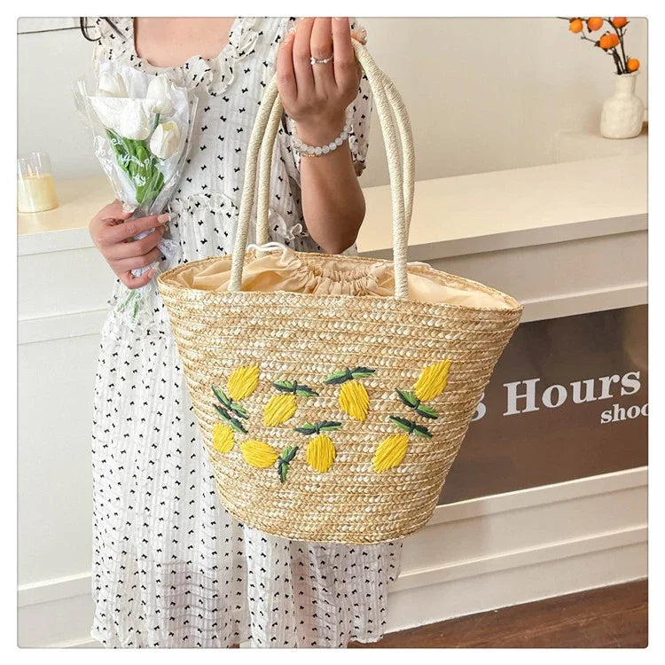 Bolsa de ombro de palha cor sólida com bordado de frutas