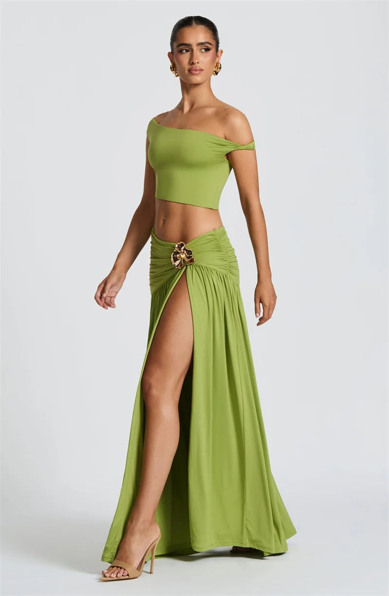 Conjunto Elegante, Top Curto de Gola Assimétrica, Sem Costas e Saia com Abertura,