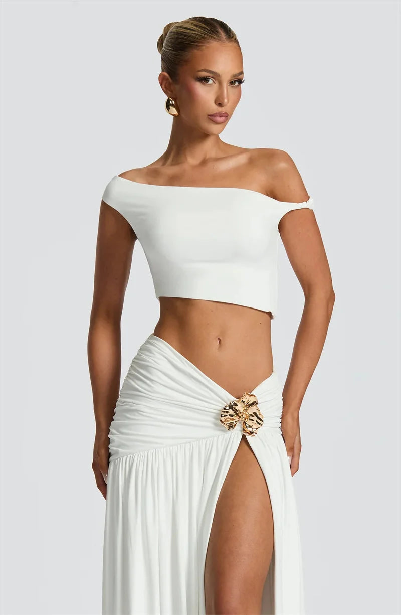 Conjunto Elegante, Top Curto de Gola Assimétrica, Sem Costas e Saia com Abertura,