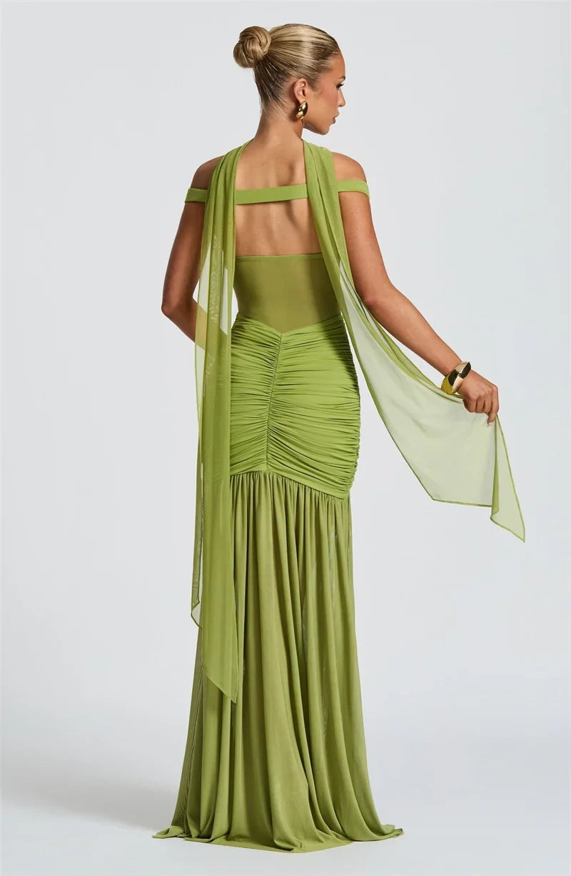 Vestido Longo Sexy e Elegante, com Ombros Descobertos, Sem Costas, com Alças ao Pescoço