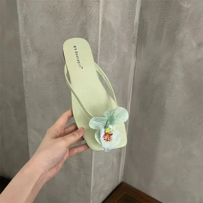 Sandálias Rasas e Elegantes com Flor 3D