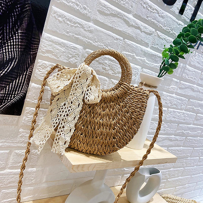 Bolsa de palha tecida de vime semicircular feita à mão