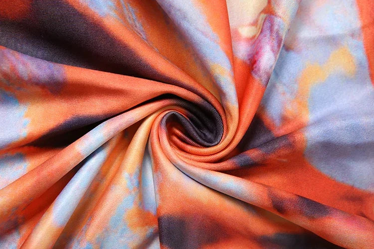 Vestido com Decoração Metálica, Estilo Praia, Sem Costas e Vazado, Abertura Lateral Alta, Babados, Sexy e Elegante