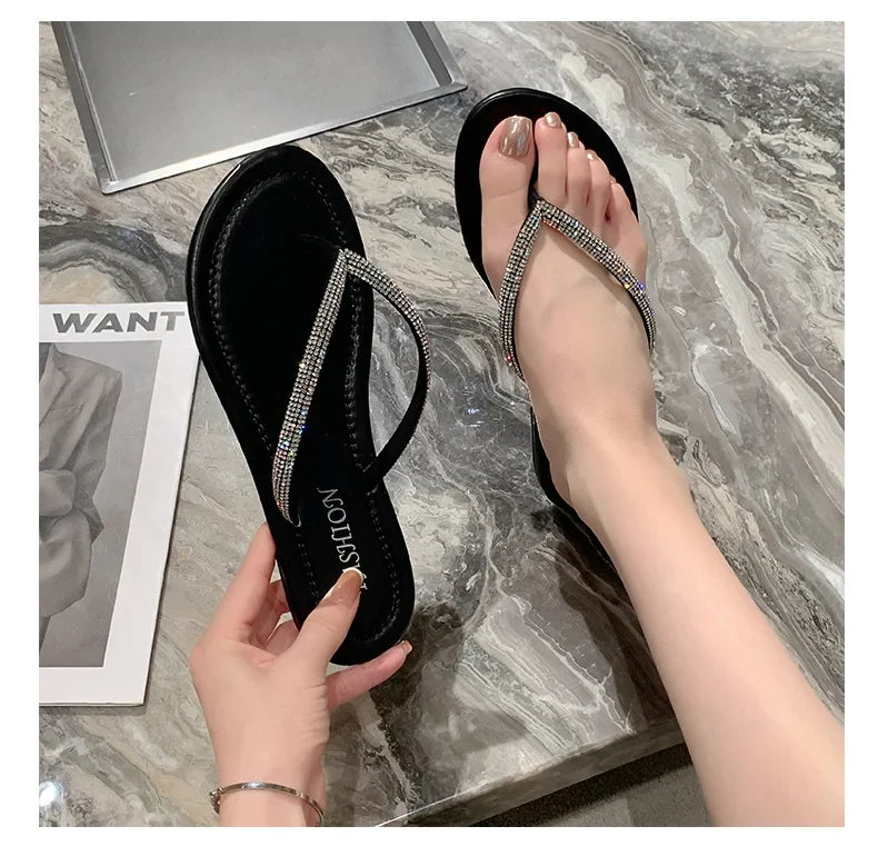 Chinelos com Strass, Confortáveis e Macios, Plano
