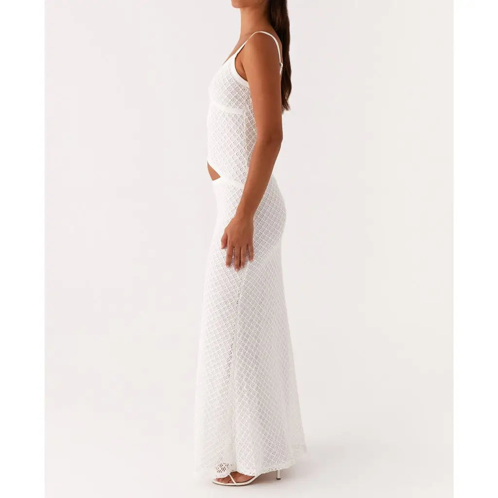 Vestido Justo com Abertura, Alças Finas Ajustáveis, Cintura Baixa, Corte com Recorte