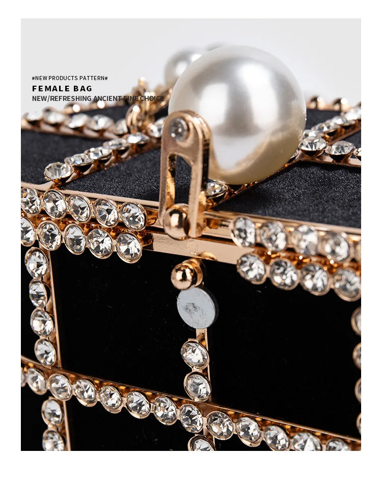 Carteira de Festa em Estilo Caixa com Strass com Alça de Pérolas
