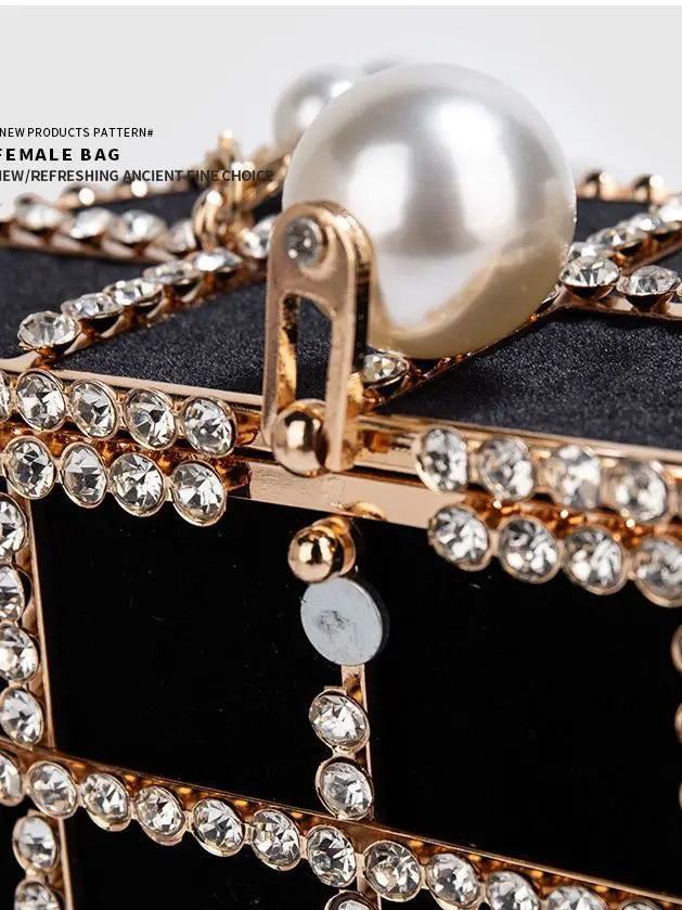 Carteira de Festa em Estilo Caixa com Strass com Alça de Pérolas
