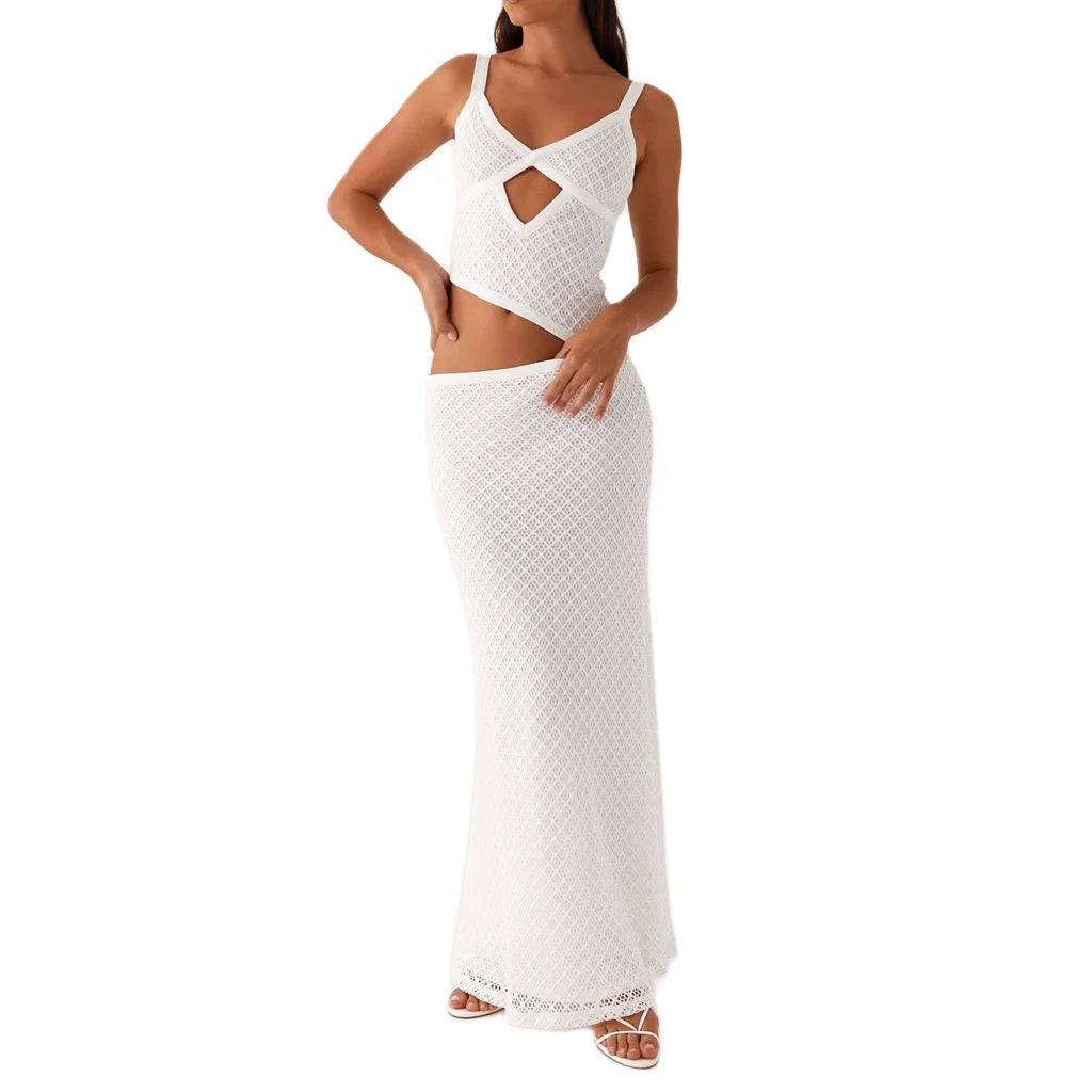 Vestido Justo com Abertura, Alças Finas Ajustáveis, Cintura Baixa, Corte com Recorte