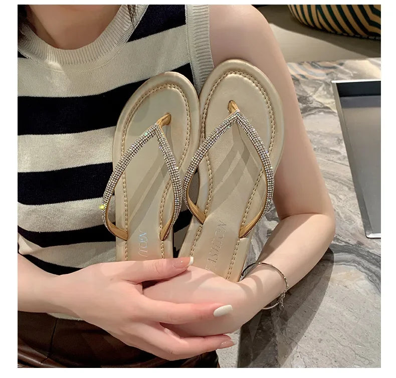 Chinelos com Strass, Confortáveis e Macios, Plano