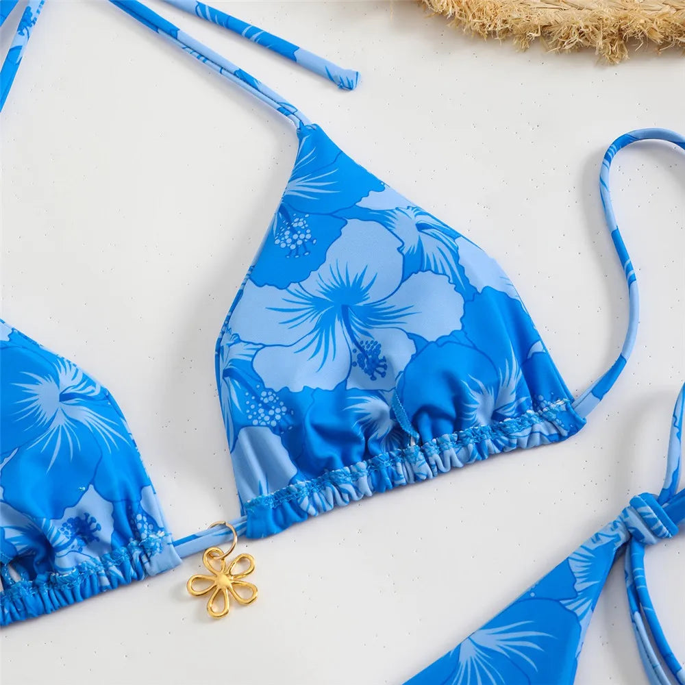 Conjunto de biquíni floral com pingente 2025