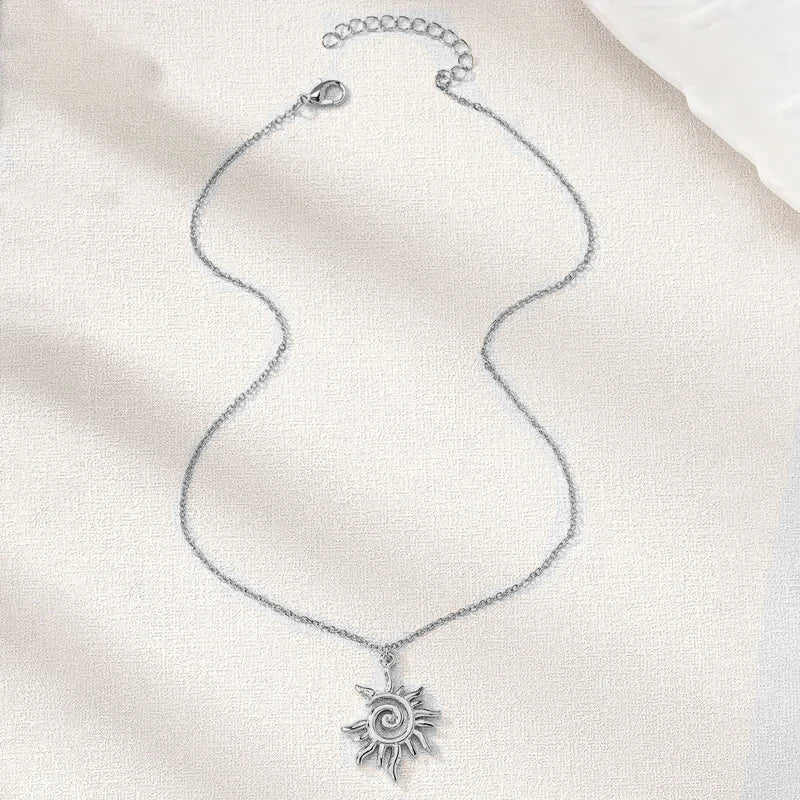 Colar Vintage Feminino com Pingente de Sol