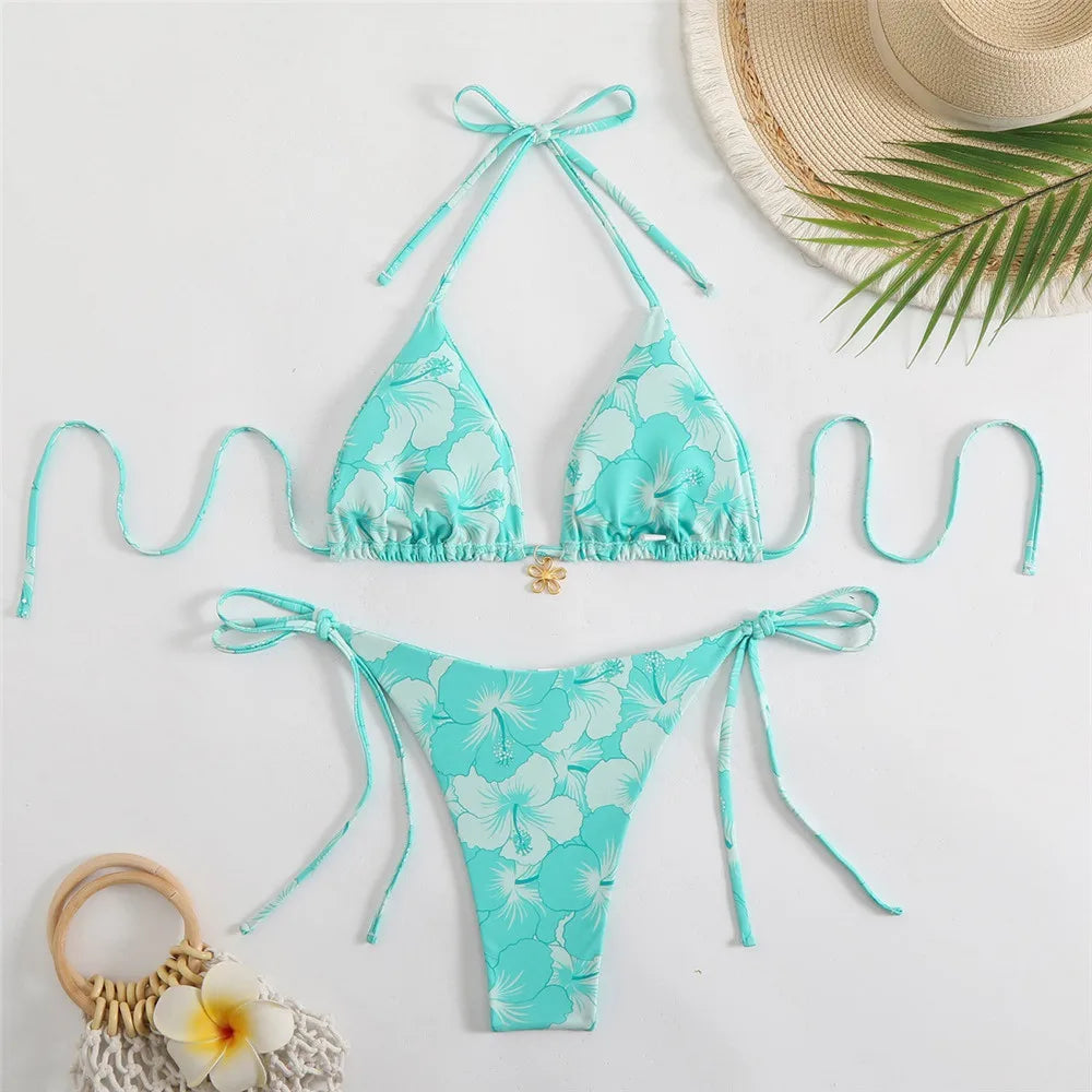 Conjunto de biquíni floral com pingente 2025
