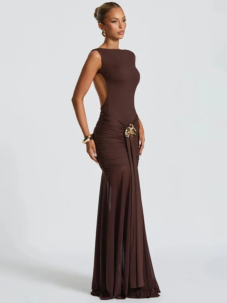 Vestido Longo (Maxi), Sem Costas, com Flores Metálicas e Franzidos (Ruched), Elegante