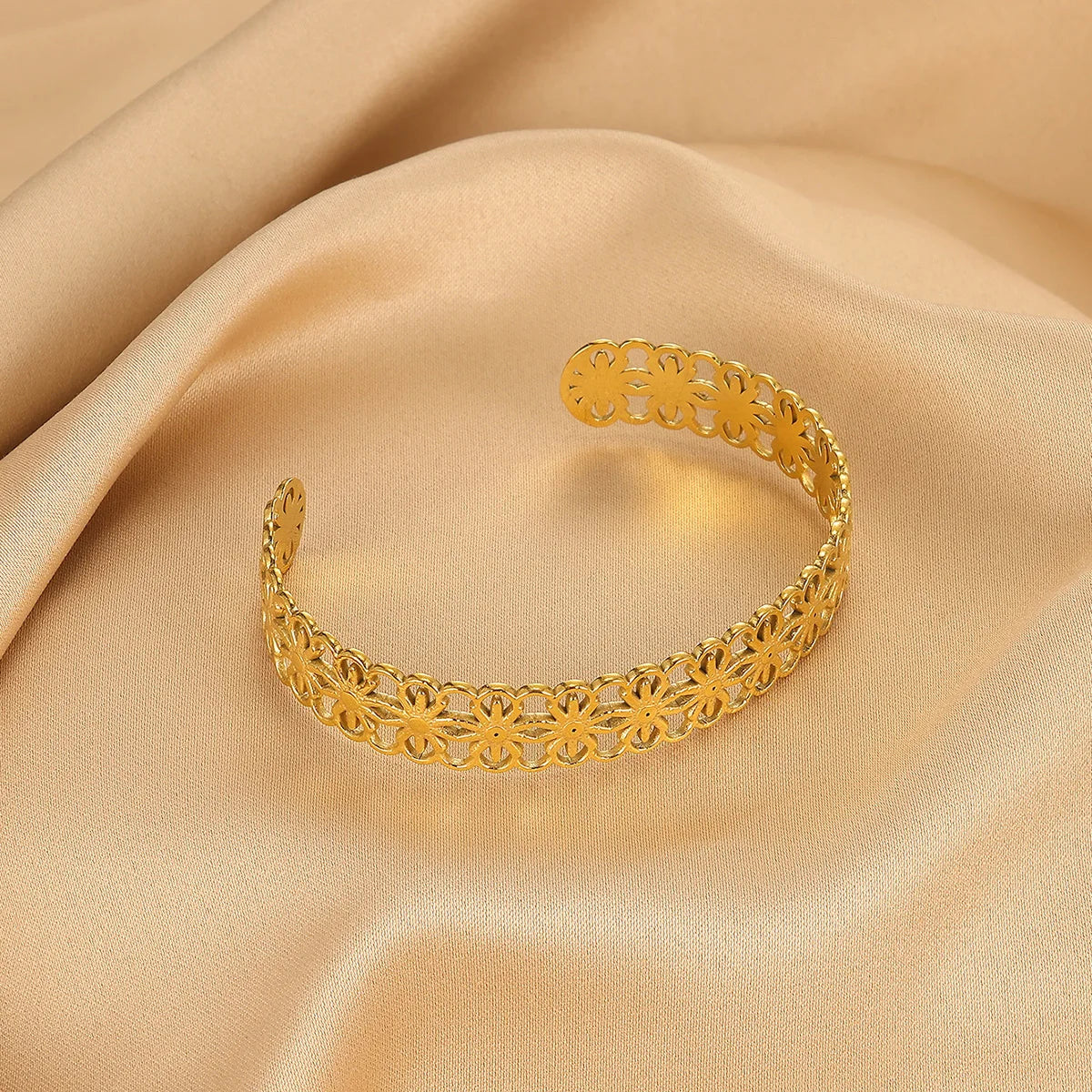 Pulseiras Douradas Super Estilosas