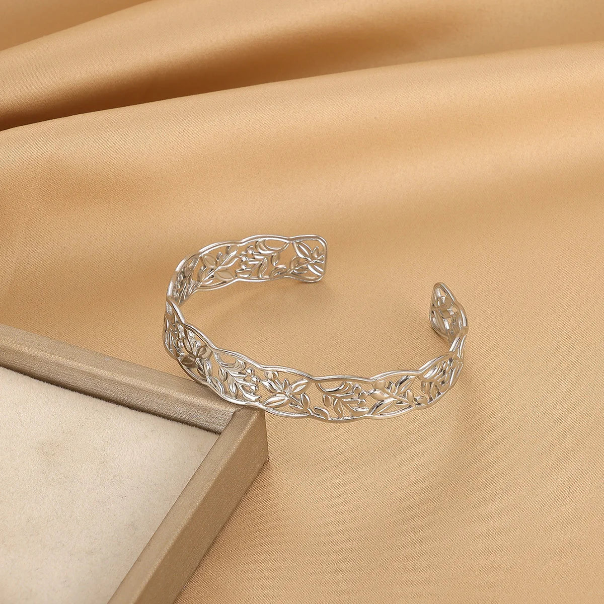 Pulseiras Douradas Super Estilosas