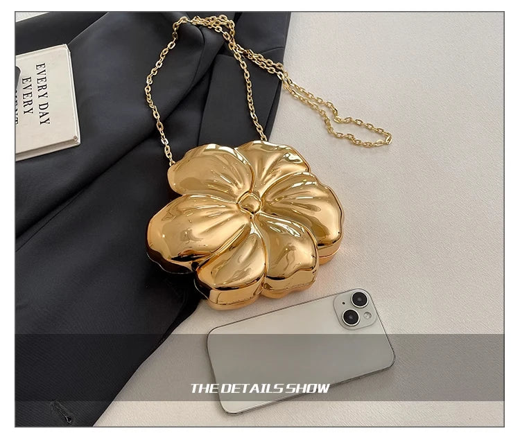 Bolsa de Ombro Feminina Metálica com Formato de Flor Acrílico