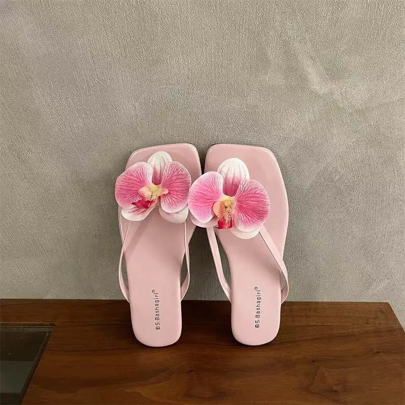 Sandálias Rasas e Elegantes com Flor 3D