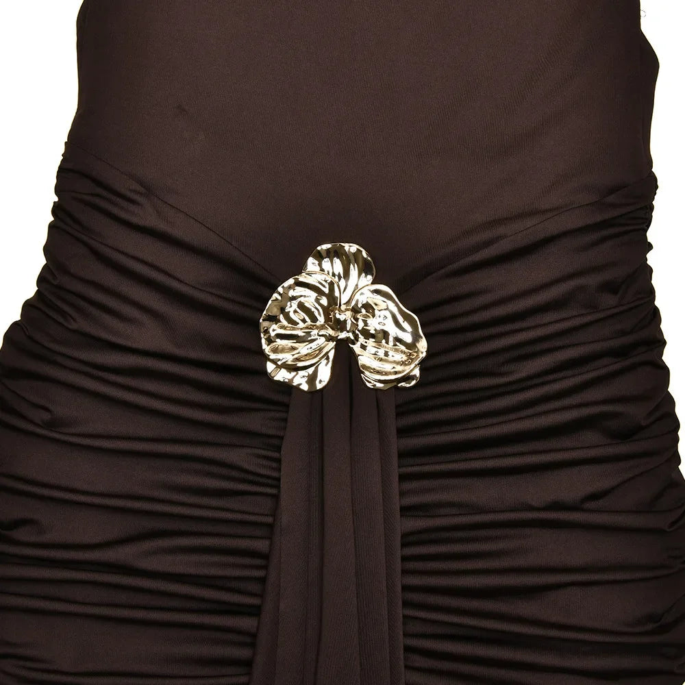Vestido Longo (Maxi), Sem Costas, com Flores Metálicas e Franzidos (Ruched), Elegante