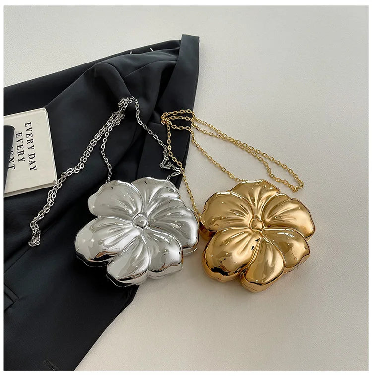 Bolsa de Ombro Feminina Metálica com Formato de Flor Acrílico