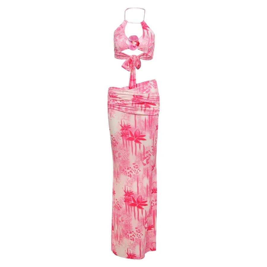 Conjunto de 2 Peças , Top Curto Halter com Decoração de Flores e Colar de Pérolas + Saia Justa
