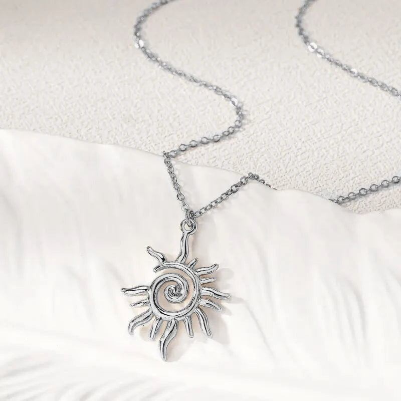 Colar Vintage Feminino com Pingente de Sol