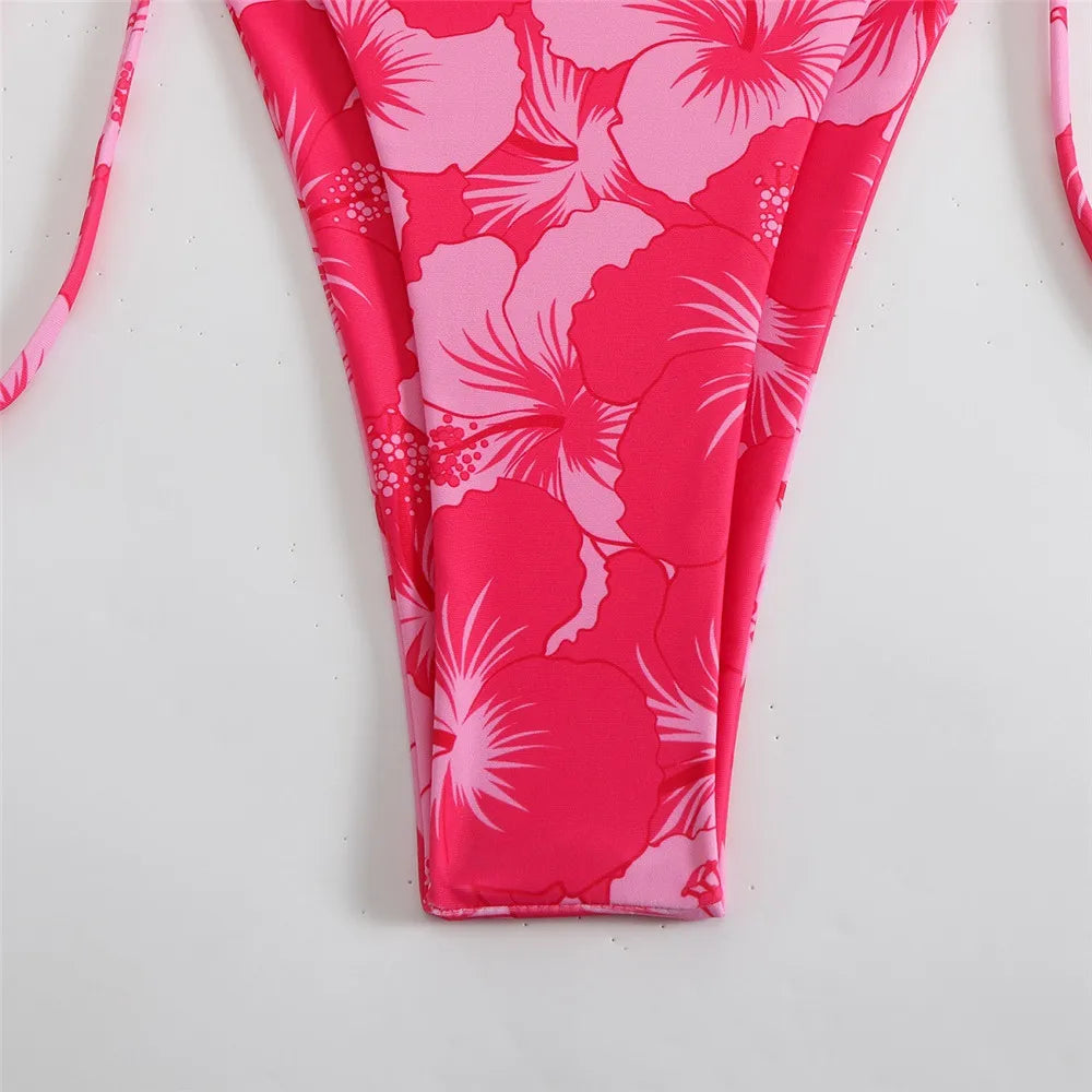 Conjunto de biquíni floral com pingente 2025