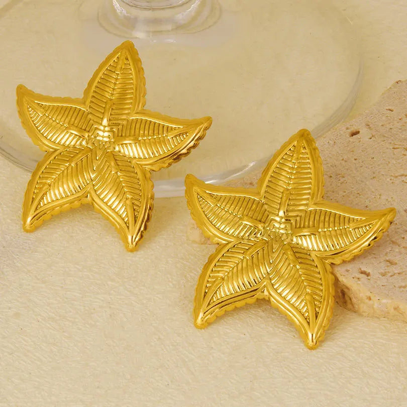 Brincos Dourados design de conchas e Estrelas
