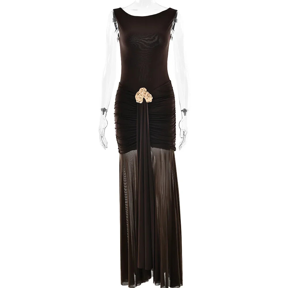 Vestido Longo (Maxi), Sem Costas, com Flores Metálicas e Franzidos (Ruched), Elegante
