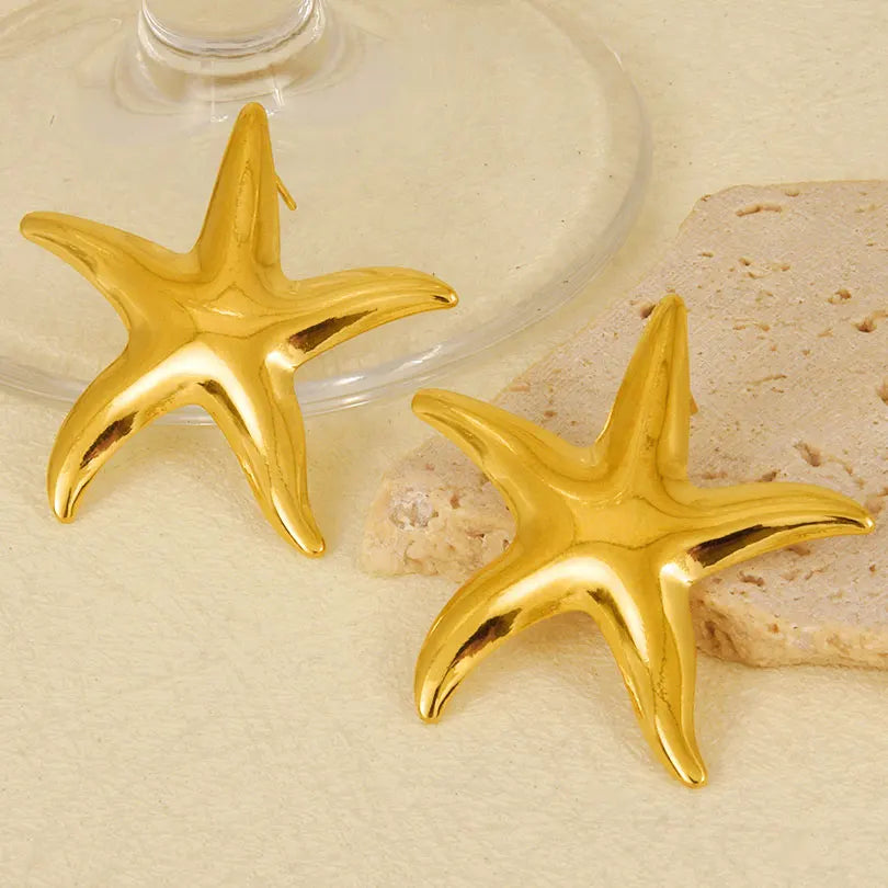 Brincos Dourados design de conchas e Estrelas