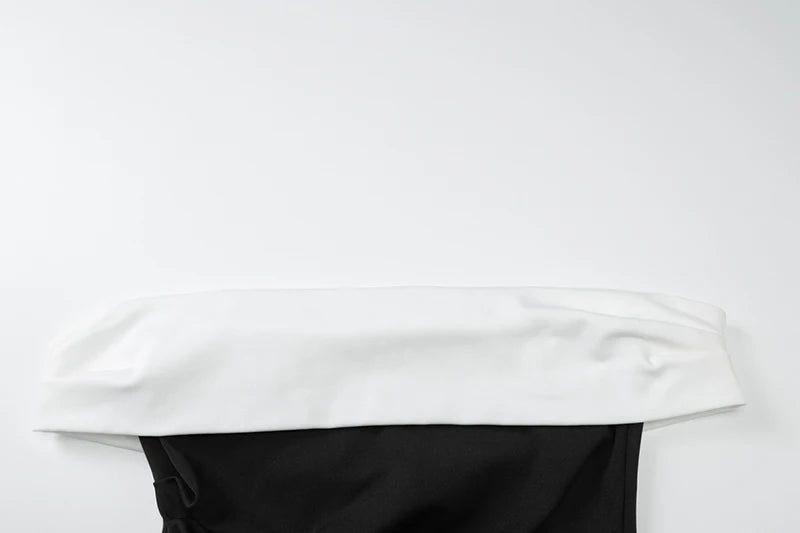 Vestido comprido sem alças, com drapeado e franzido lateral, elegante