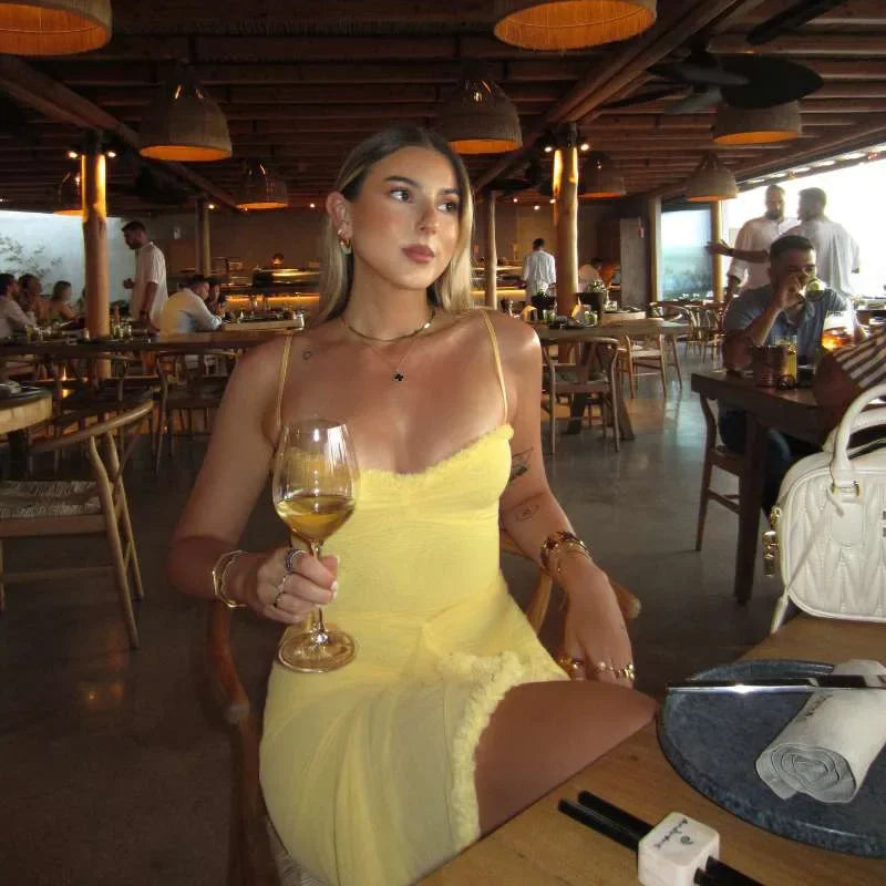 Vestido Longo Elegante, com alças Finas, Barra de Renda, Decote em V