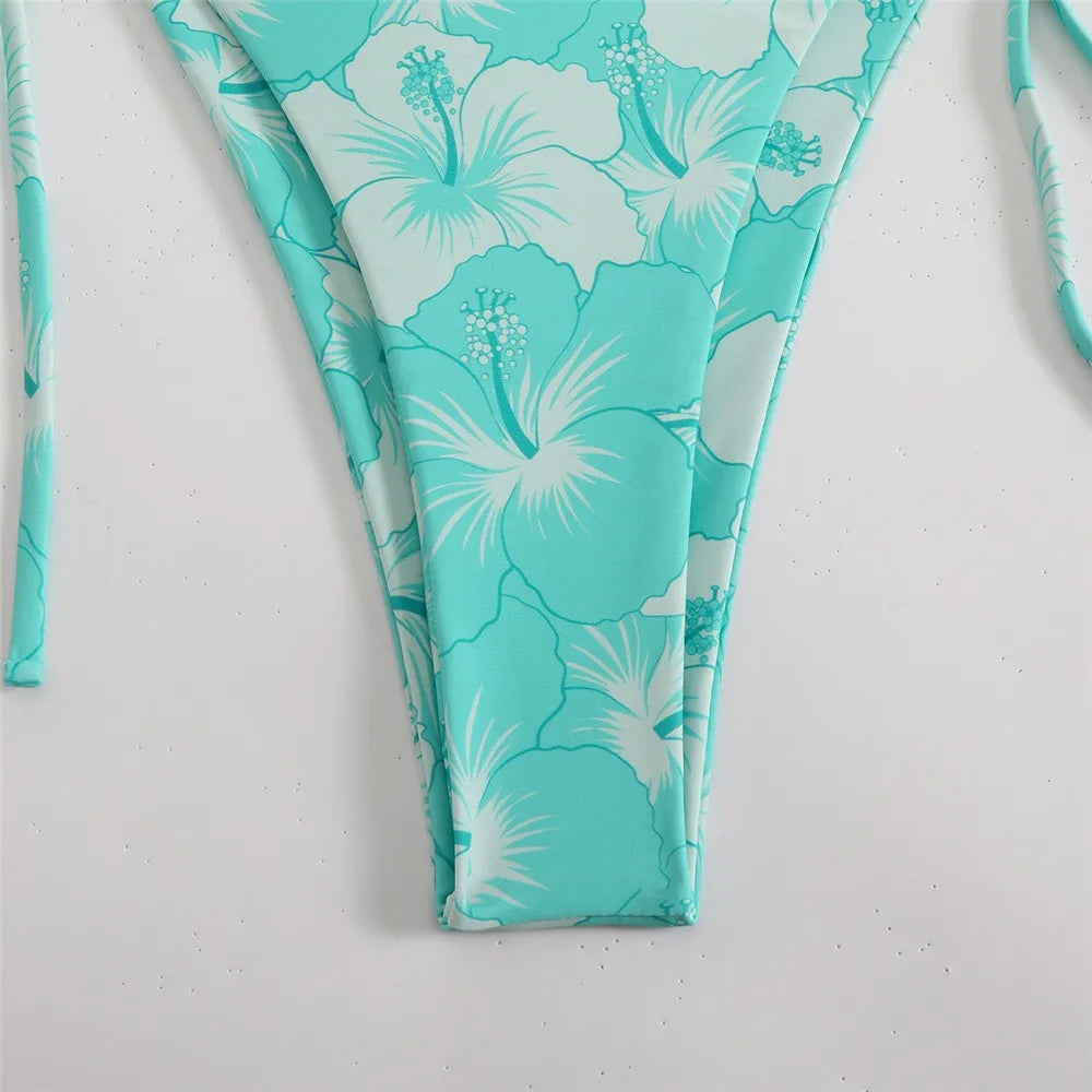 Conjunto de biquíni floral com pingente 2025