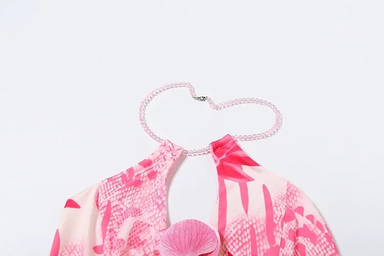 Conjunto de 2 Peças , Top Curto Halter com Decoração de Flores e Colar de Pérolas + Saia Justa