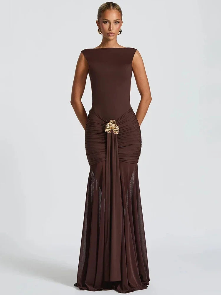 Vestido Longo (Maxi), Sem Costas, com Flores Metálicas e Franzidos (Ruched), Elegante