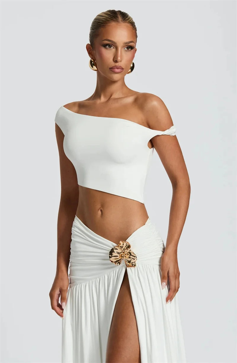 Conjunto Elegante, Top Curto de Gola Assimétrica, Sem Costas e Saia com Abertura,