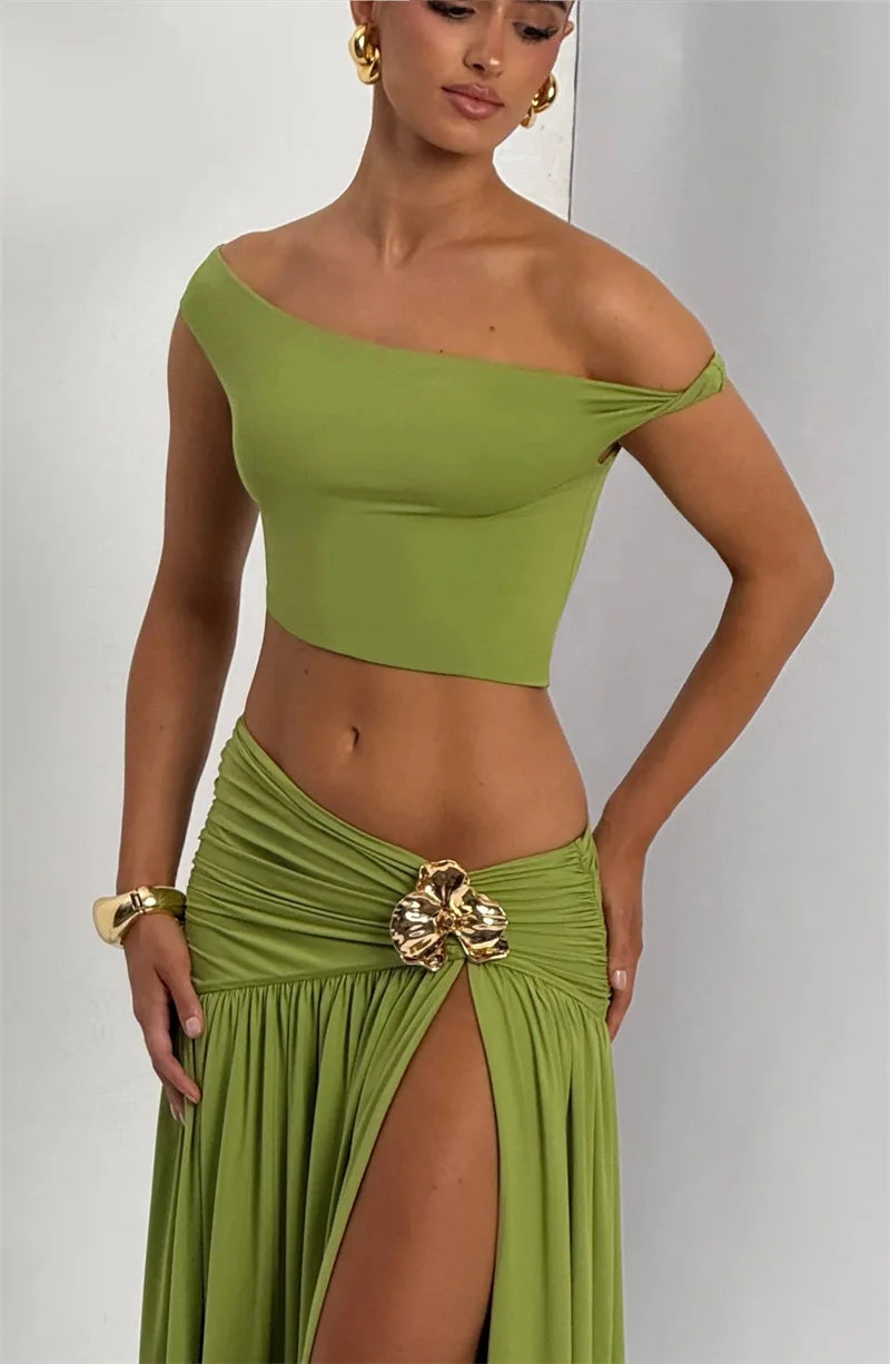 Conjunto Elegante, Top Curto de Gola Assimétrica, Sem Costas e Saia com Abertura,