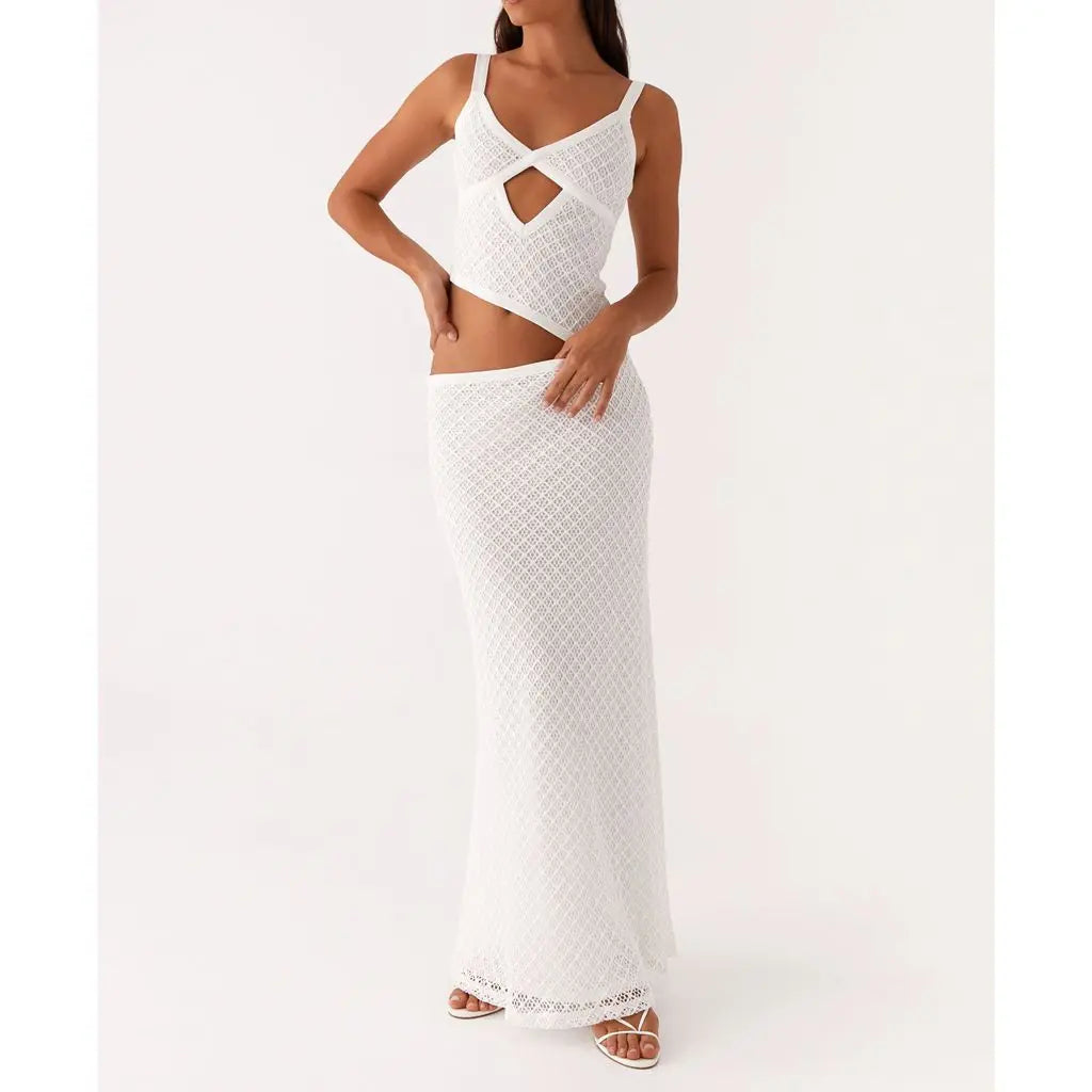 Vestido Justo com Abertura, Alças Finas Ajustáveis, Cintura Baixa, Corte com Recorte