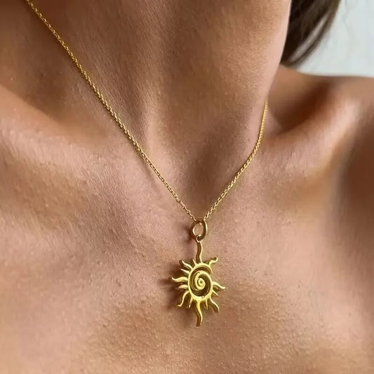 Colar Vintage Feminino com Pingente de Sol