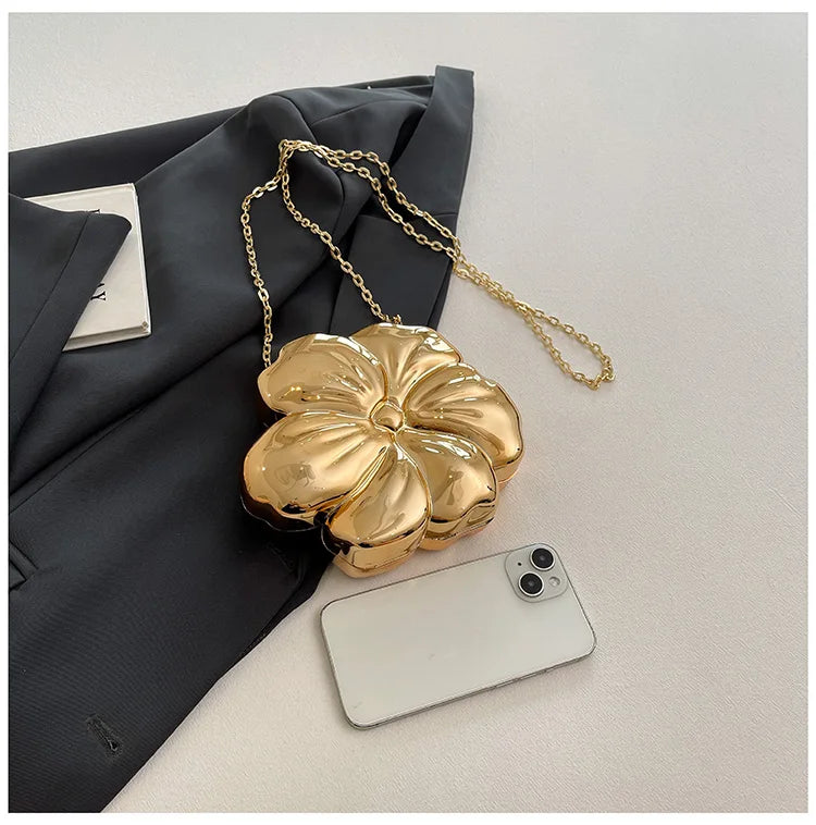Bolsa de Ombro Feminina Metálica com Formato de Flor Acrílico