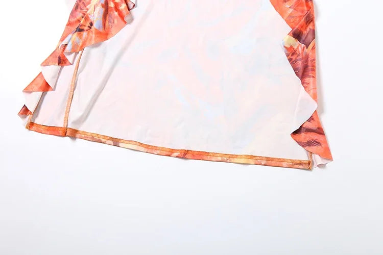 Vestido com Decoração Metálica, Estilo Praia, Sem Costas e Vazado, Abertura Lateral Alta, Babados, Sexy e Elegante