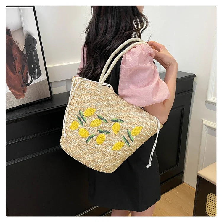 Bolsa de ombro de palha cor sólida com bordado de frutas
