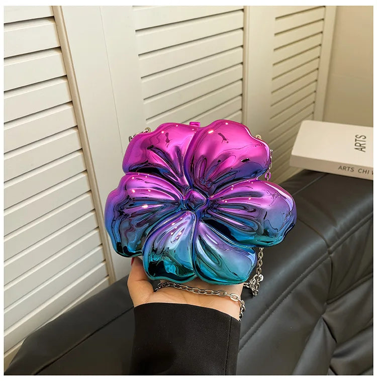 Bolsa de Ombro Feminina Metálica com Formato de Flor Acrílico