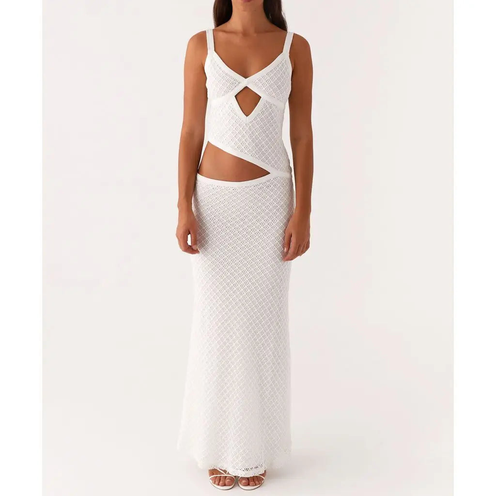 Vestido Justo com Abertura, Alças Finas Ajustáveis, Cintura Baixa, Corte com Recorte