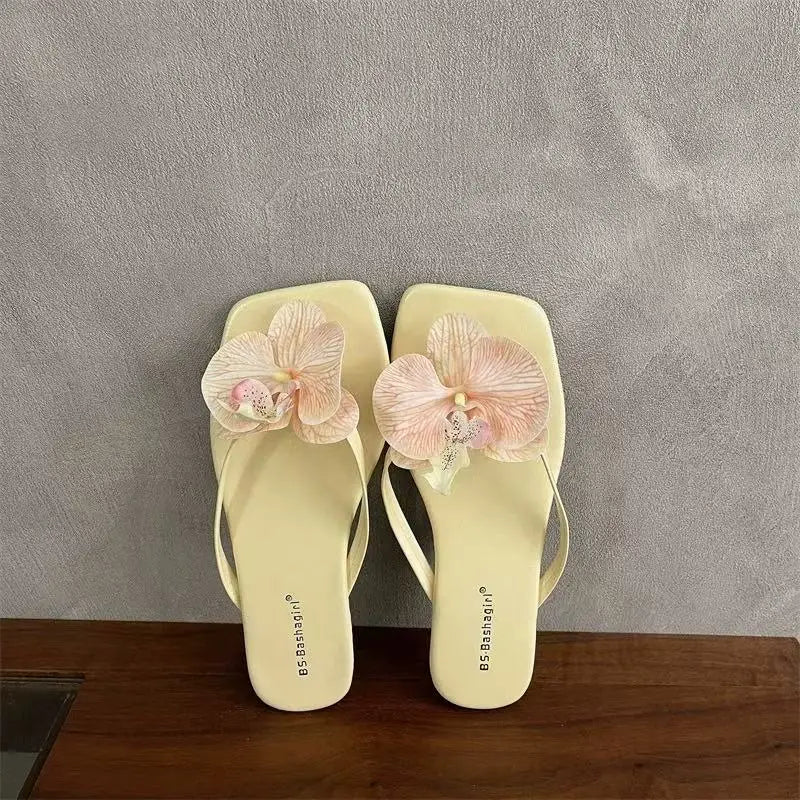 Sandálias Rasas e Elegantes com Flor 3D