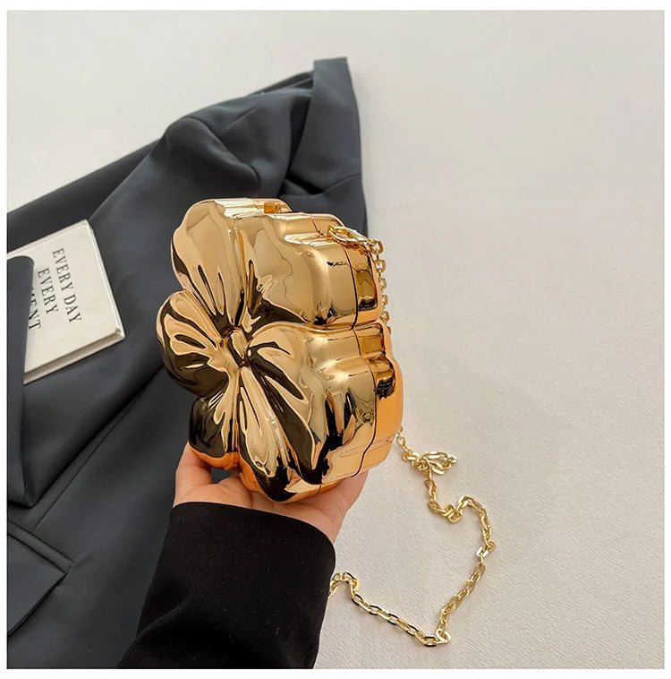 Bolsa de Ombro Feminina Metálica com Formato de Flor Acrílico