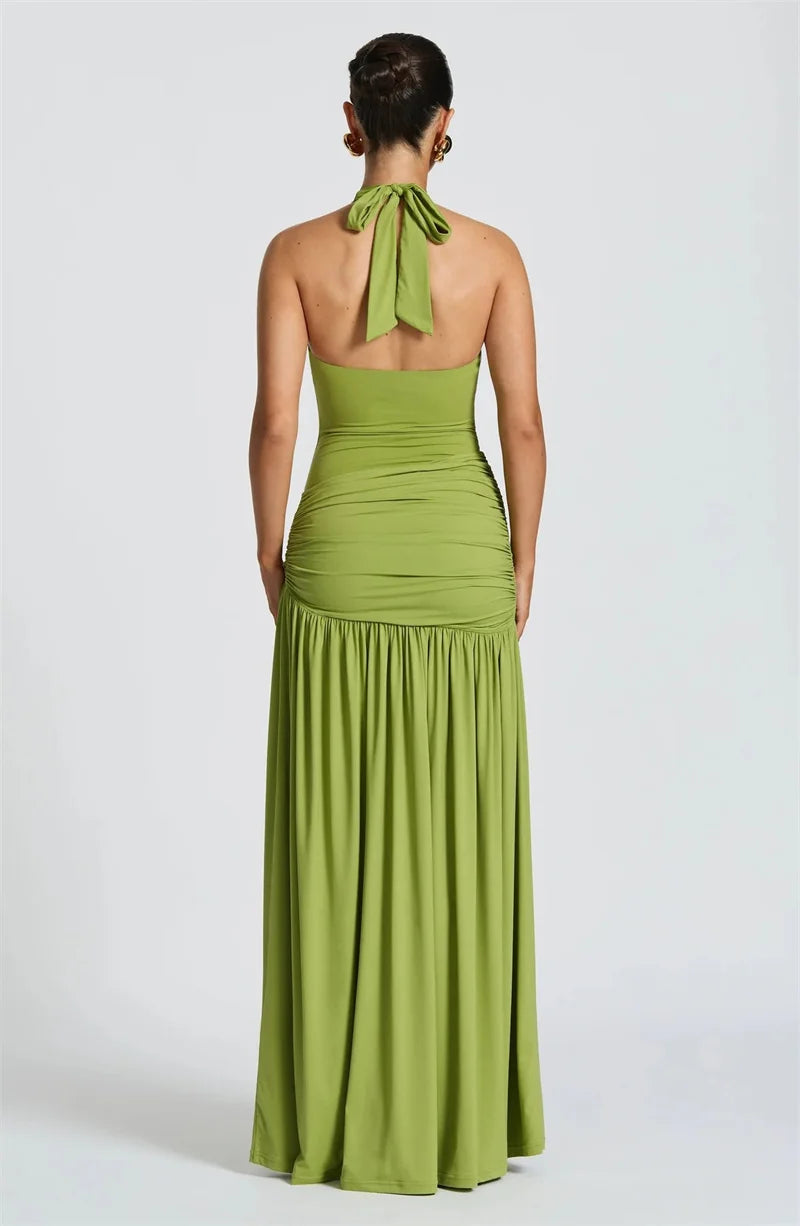 Vestido Maxi Sexy, Sem Costas, com Franzido e Abertura, e Decoração Metálica
