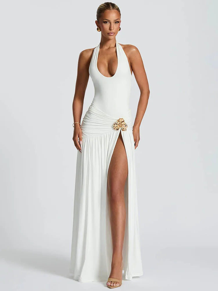 Vestido Maxi Sexy, Sem Costas, com Franzido e Abertura, e Decoração Metálica