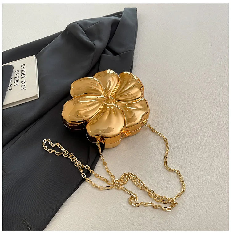 Bolsa de Ombro Feminina Metálica com Formato de Flor Acrílico