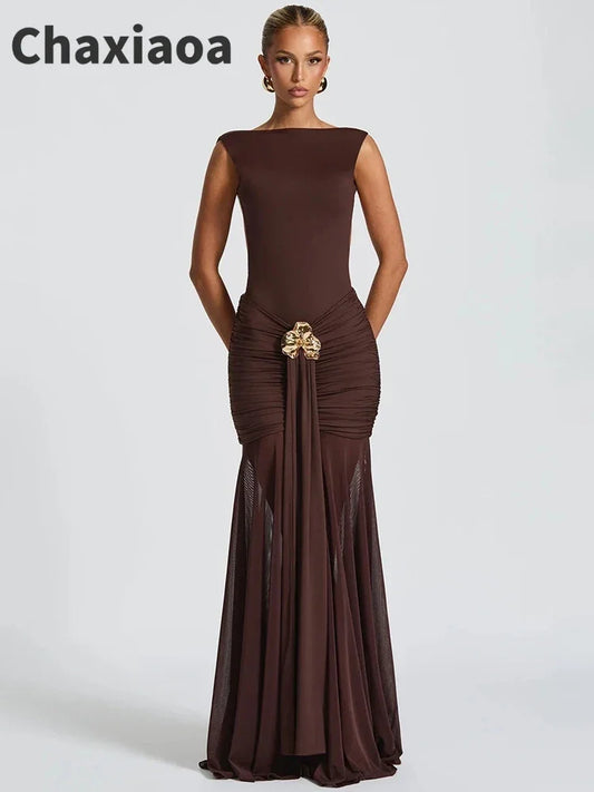 Vestido Longo (Maxi), Sem Costas, com Flores Metálicas e Franzidos (Ruched), Elegante
